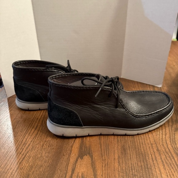 UGG Other - Ugg Hendrickson Chukka boots in black leather. Size 11